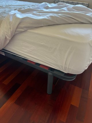 Cama individual tapizada beige