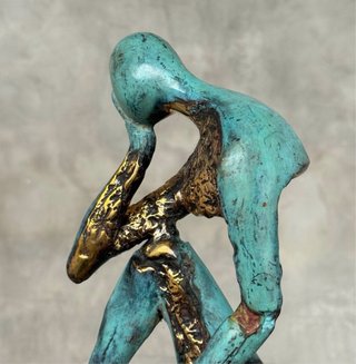 Impactante Escultura en Bronce de Hombre Pensativo