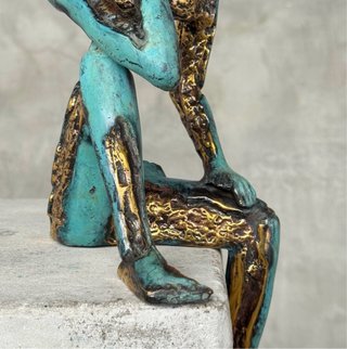 Impactante Escultura en Bronce de Hombre Pensativo