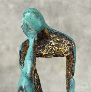Impactante Escultura en Bronce de Hombre Pensativo