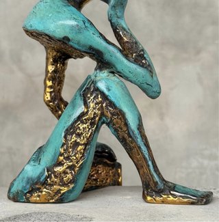 Impactante Escultura en Bronce de Hombre Pensativo