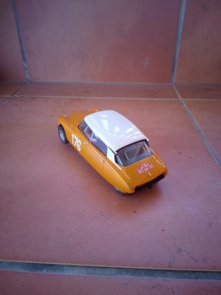 Citroen DS19 Scalextric 1:32 Naranja