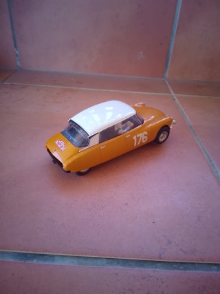 Citroen DS19 Scalextric 1:32 Naranja