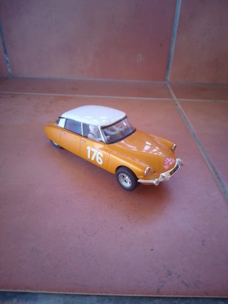 Citroen DS19 Scalextric 1:32 Naranja