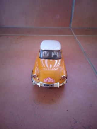 Citroen DS19 Scalextric 1:32 Naranja