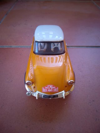 Citroen DS19 Scalextric 1:32 Naranja