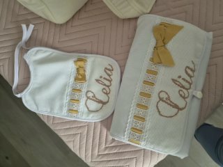Set de Cambiador y Babero Personalizado Celia