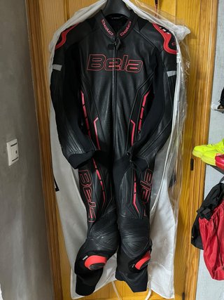 Mono de moto Bela 1PC Rocket mix Negro/Rojo.