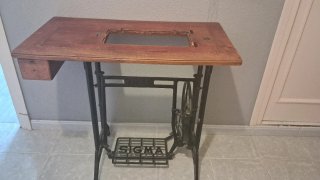Mesa de Máquina de Coser Antigua SIGMA