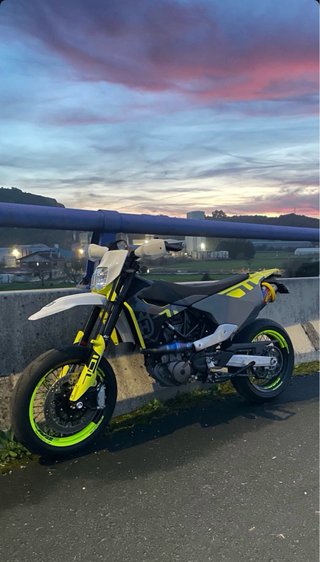 Husqvarna 701 supermoto