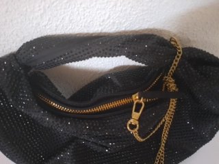 Bolso Zara negro apliques brillantes cadena dorada