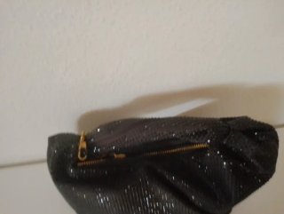 Bolso Zara negro apliques brillantes cadena dorada