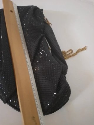 Bolso Zara negro apliques brillantes cadena dorada
