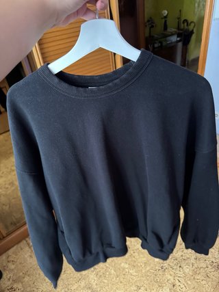 Sudadera negra básica
