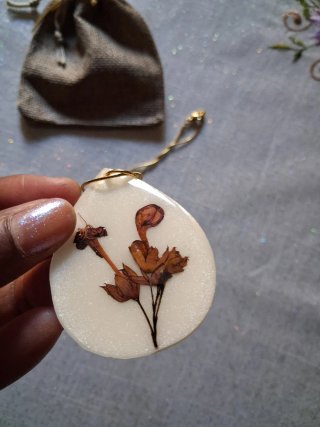 Collana in resina con fiori veri