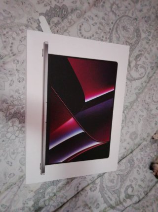 Caja MacBook Pro 16 M2 + Accesorios