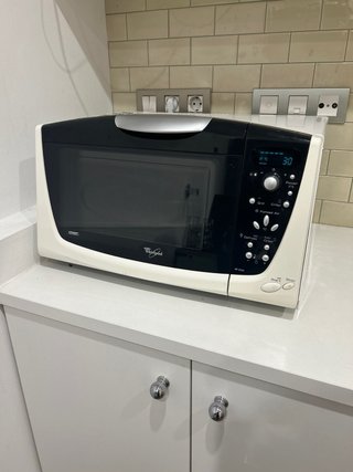 Microondas Whirlpool con Grill y Crisp
