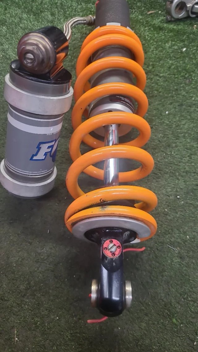 Amortiguador trasero 44 cm Fox Podium