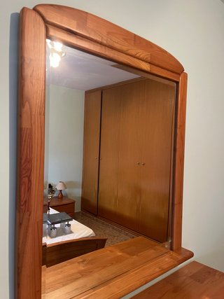 Dormitorio completo madera El colchón y las luces