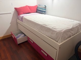 Dormitorio infantil de doble cama con cajones nido