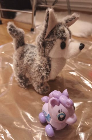 Perrito y unicornio de juguete. Nuevos