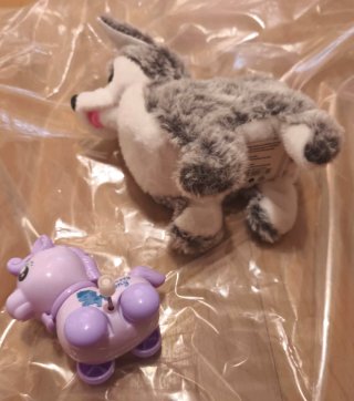 Perrito y unicornio de juguete. Nuevos