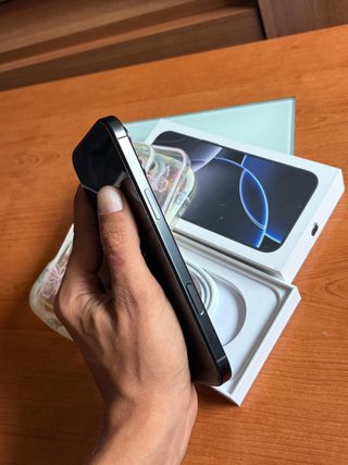 iPhone 16 Pro Max FACTURA Y GARANTÍA