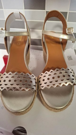 Sandalias Geox doradas cuña