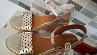 Sandalias Geox doradas cuña