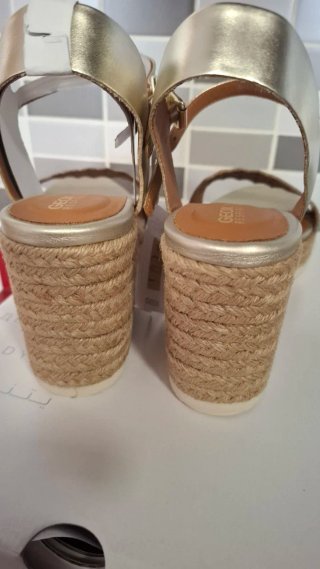 Sandalias Geox doradas cuña