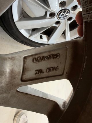 Llantas VW Golf 17+Bridgestone 80%!!