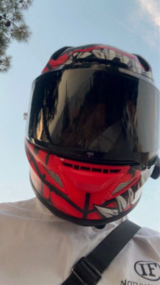 Casco integral moto rojo y negro