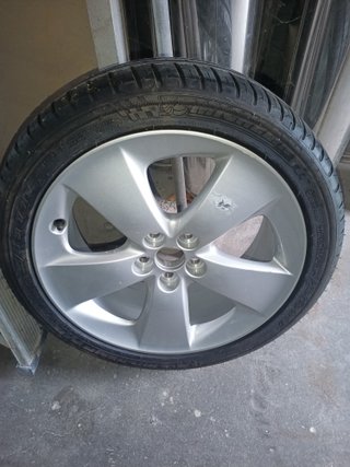 Rueda Toyota Prius con Llanta de Aleación