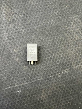 Relé 382 VW Audi Seat Skoda 4D0907131