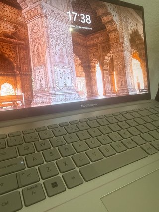 ASUS Vivobook Go 15 OLED E1504FA
