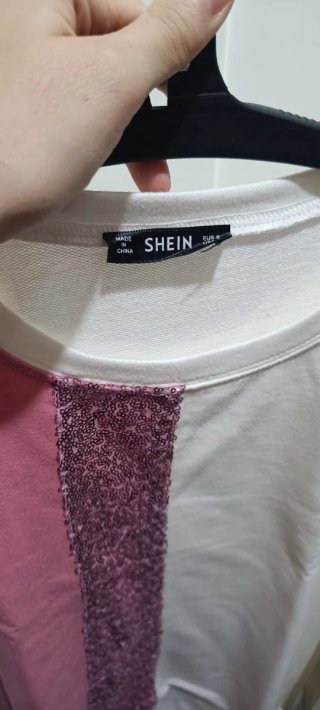 Sudadera SHEIN rosa y blanca con lentejuelas