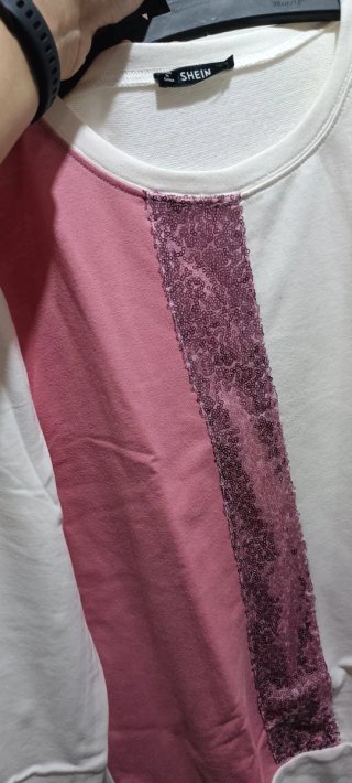 Sudadera SHEIN rosa y blanca con lentejuelas