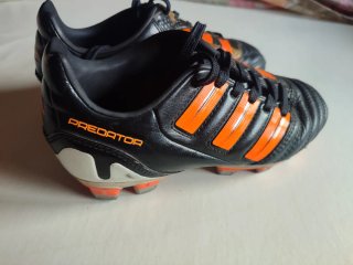 Botas de fútbol de niño Adidas negro y naranja
