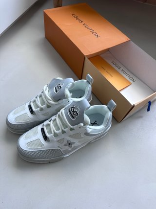 Zapatos Louis Vuitton Blancos y Grises