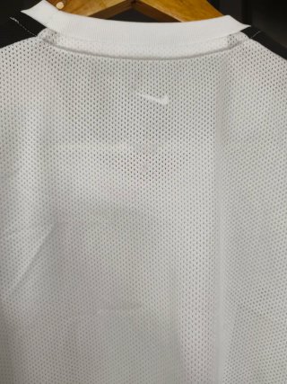 Camiseta de deporte Nike blanca y negra