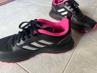 Zapatillas adidas Negras y Rosas
