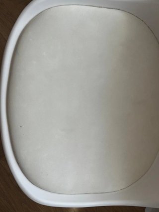 Silla Nórdica Blanca con Patas de Madera