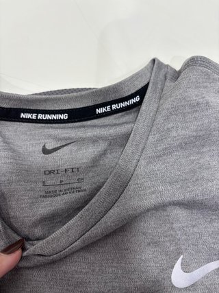 Camiseta de Running Nike Gris