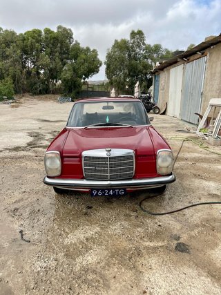 Mercedes-Benz Clásico Rojo