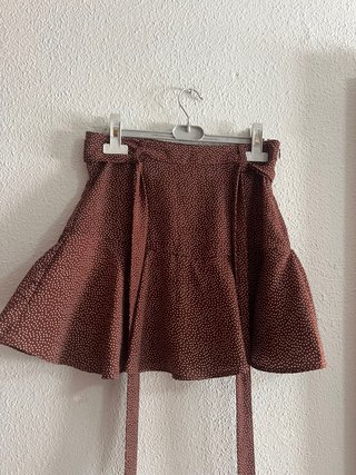 Falda pantalon marrón con estampado de lunares