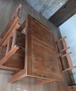 Mesa de Madera Estilo Mejicano con 4 Sillas