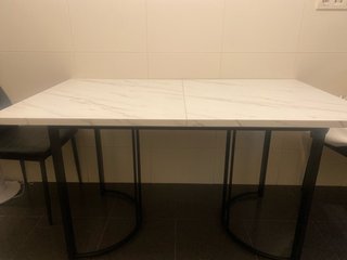Mesa extensible comedor mármol y metal