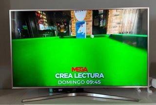 Televisor Samsung 49” con base plateada