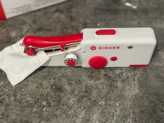 Mini Máquina de Coser Singer