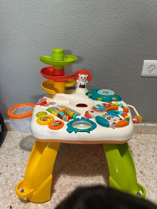 Mesa de actividades infantil